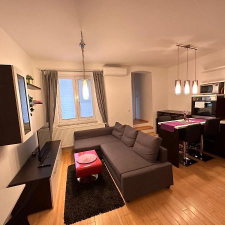 Apartman Lila Apartment Zagreb Bagian luar foto
