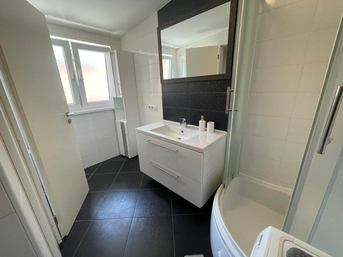 Apartman Lila Apartment Zagreb Bagian luar foto