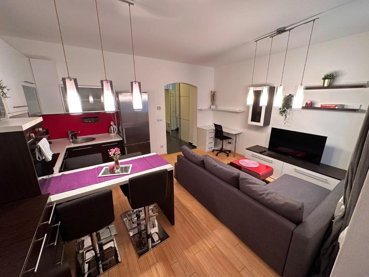 Apartman Lila Apartment Zagreb Bagian luar foto
