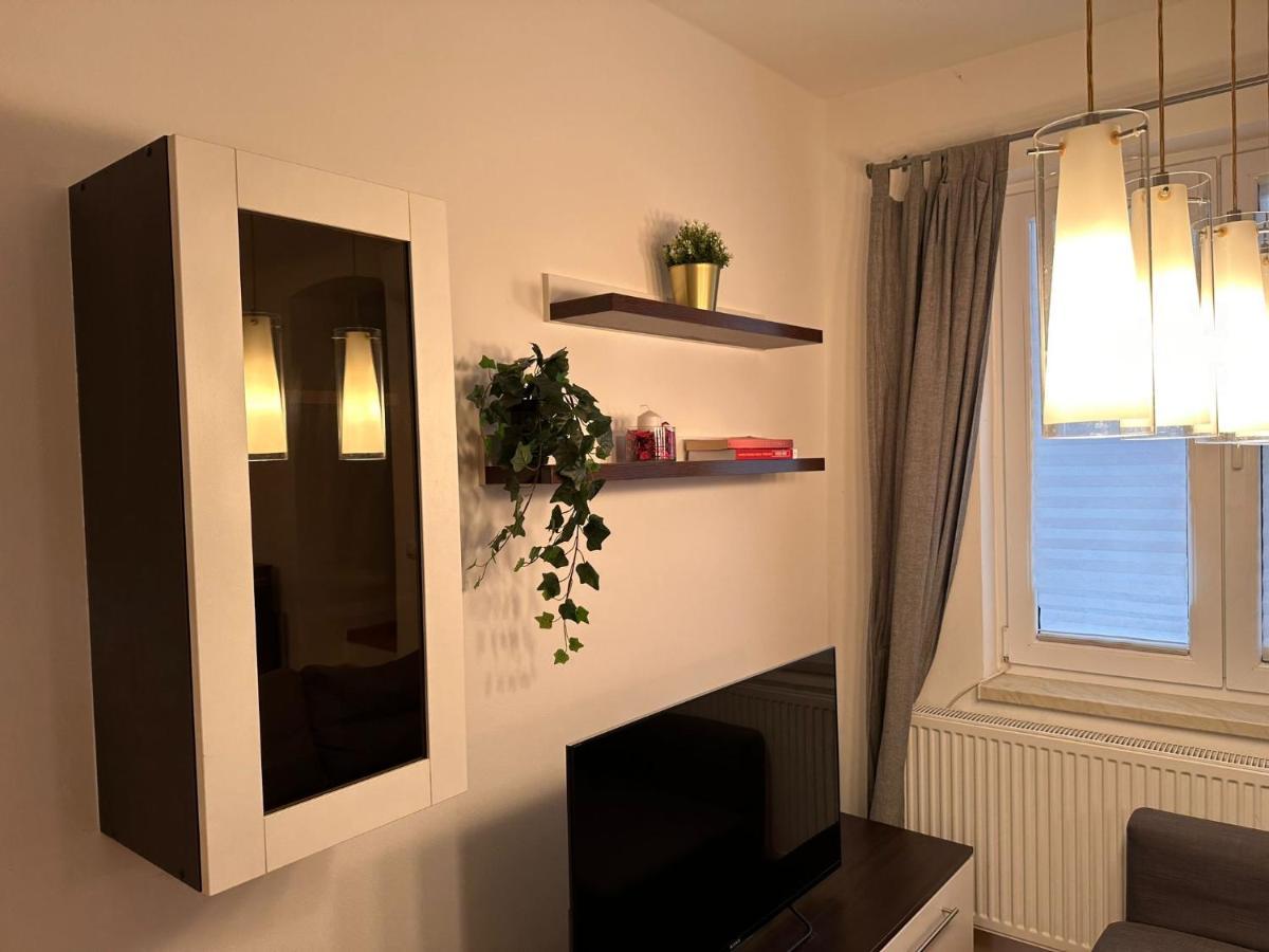 Apartman Lila Apartment Zagreb Bagian luar foto